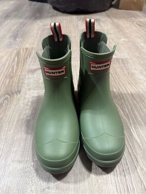 Hunter Olive Green Short Waterproof Rain Boots with Red-Trim Logo